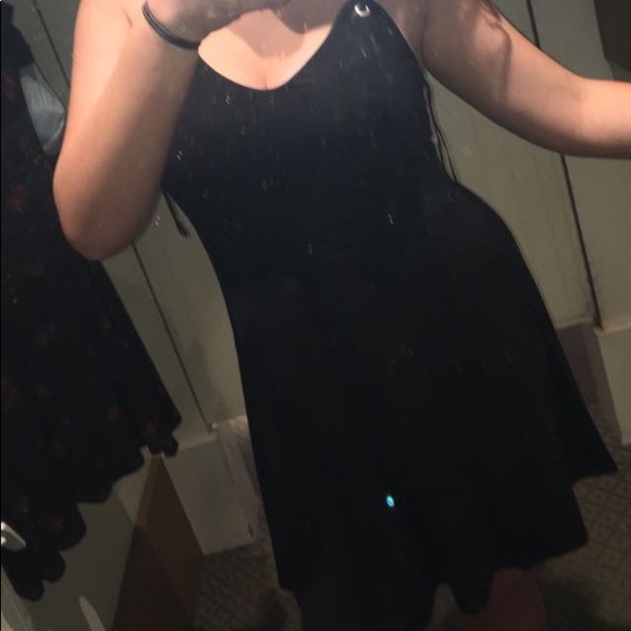 Simple black strappy dress - Picture 2 of 2